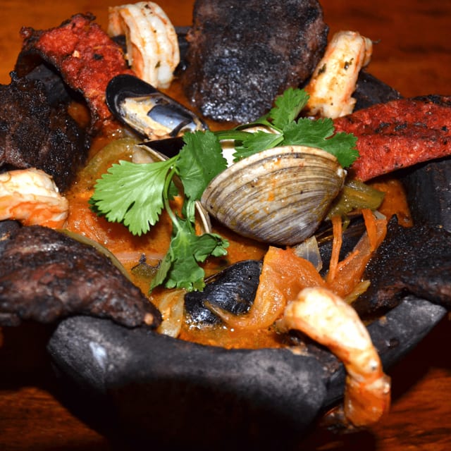 Mar & Tierra en Molcajete/Land & Sea (2).